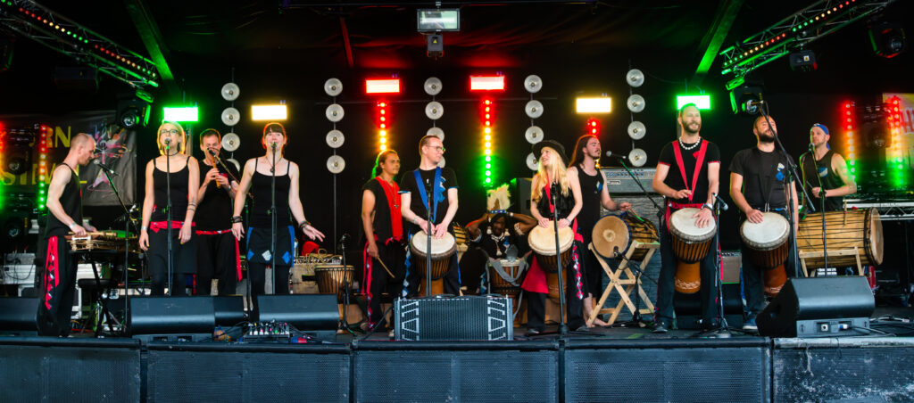 Tanante performing at Moovin festival